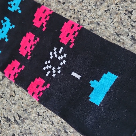 Space Invaders, Atari, Gamer, scarf, black, yellow, alien, pink, blue, f… - Picture 7 of 9